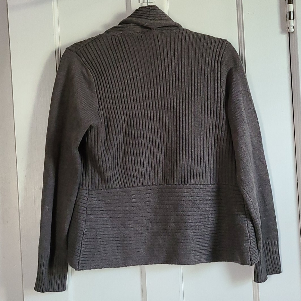 Two medium sized cardigans - Picture 7 of 7